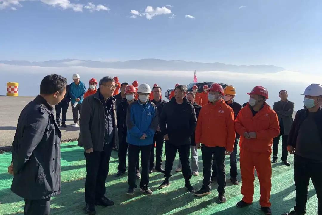 四川省交通運(yùn)輸廳黨組成員、副廳長(zhǎng)朱學(xué)雷深入省道S464普格一標(biāo)項(xiàng)目調(diào)研項(xiàng)目建設(shè)情況