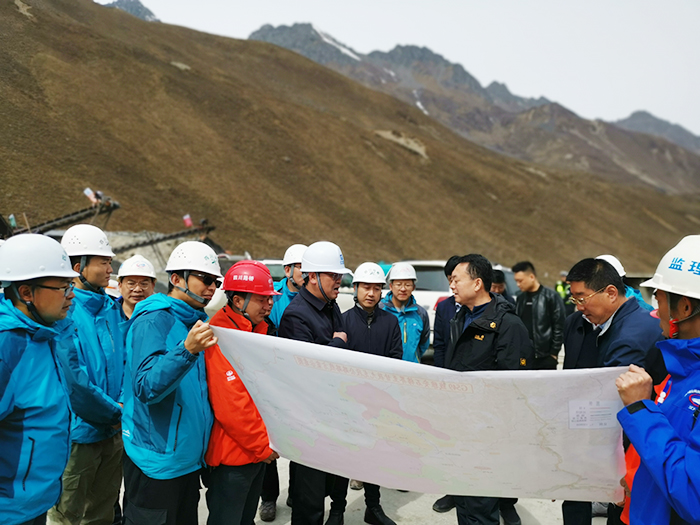 甘孜州委委員、常委、書(shū)記沈陽(yáng)到九石路TJ3標(biāo)檢查指導(dǎo)工作