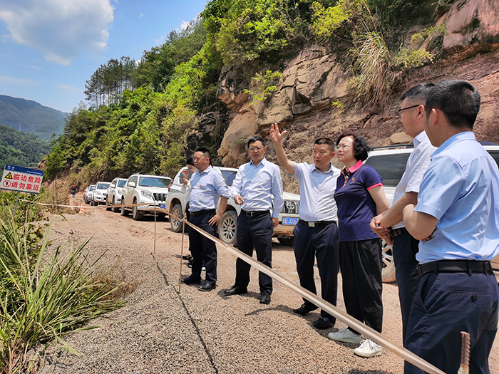 四川省國(guó)資委黨委委員、副主任游代麗到鎮(zhèn)廣高速王通段A1合同段調(diào)研工作