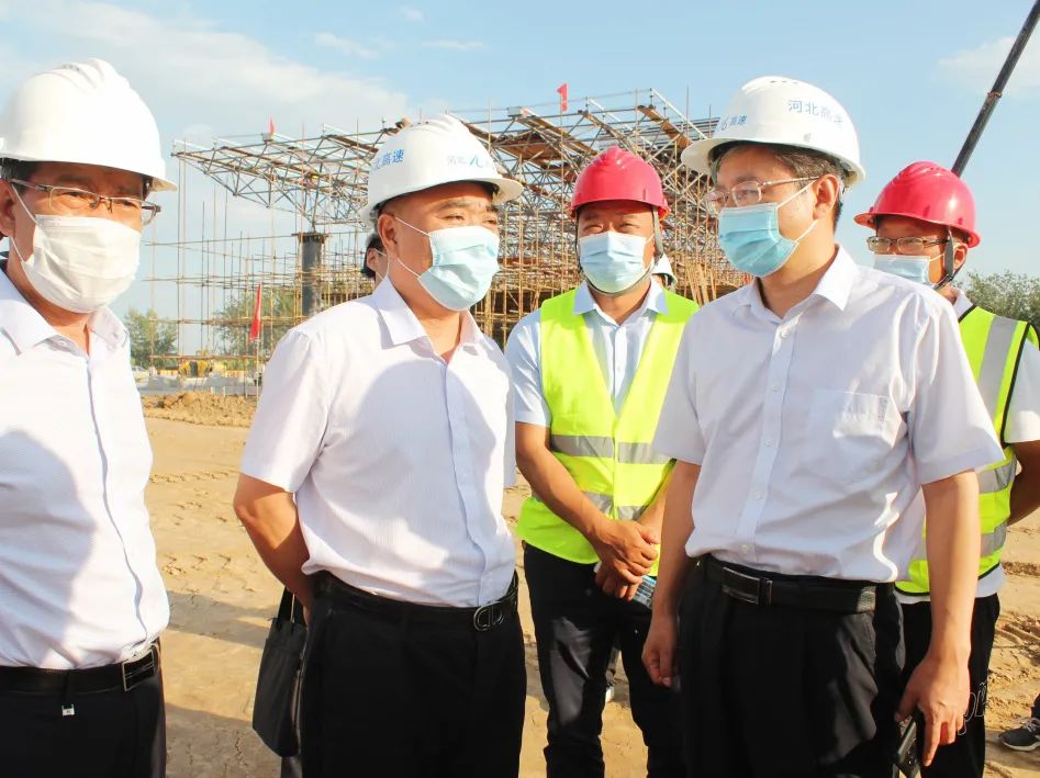 河北高速集團黨委副書記、副董事長、總經(jīng)理楊榮博深入石家莊東、石家莊南收費站改建工程項目檢查工作
